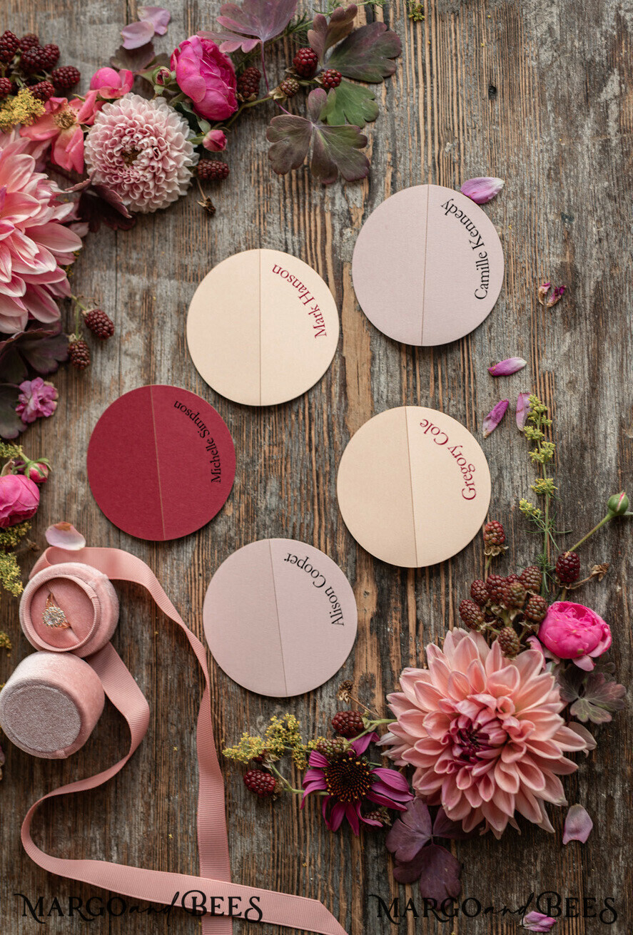 PLACE CARDS / TABLE CARDS Romantic Boho/ Botanical/ Floral Maroon Wedding Place Card, Geometric Round Name Tag, Elegant Table Decor, Marsala Place Cards, Custom Wording Table Place Names, Minimalist Burgundy Place Cards