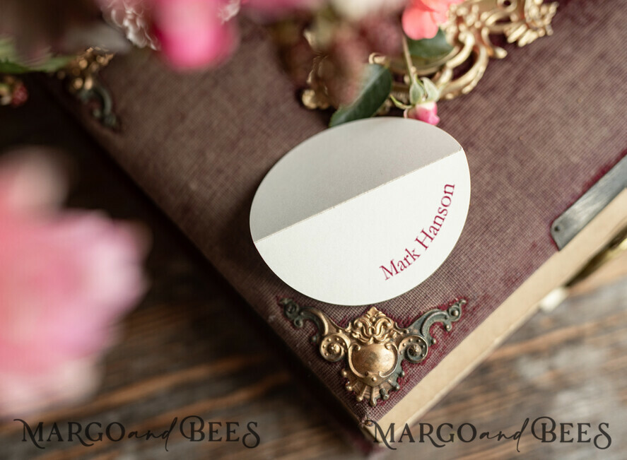 PLACE CARDS / TABLE CARDS Romantic Boho/ Botanical/ Floral Maroon Wedding Place Card, Geometric Round Name Tag, Elegant Table Decor, Marsala Place Cards, Custom Wording Table Place Names, Minimalist Burgundy Place Cards