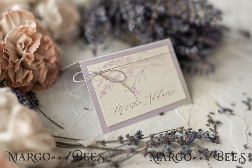 PLATZKARTEN / TISCHKARTEN
Romantisches Boho/ Botanisch/ Floral Zarte Flieder-Hochzeitsplatzkarte mit lila Schnur, Lavendel-Hochzeitsplatzkarten, Boho-Namensschilder, florale Tischdekoration, elegante Hochzeits-Tischnamensschilder