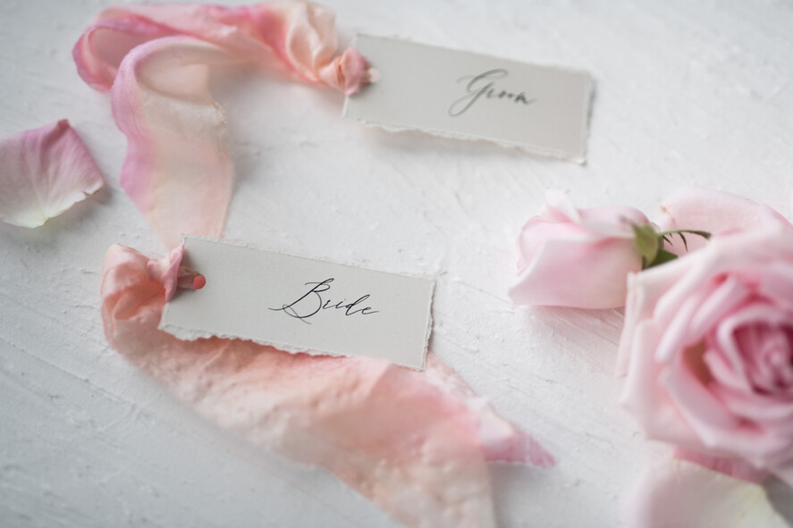 PLACE CARDS / TABLE CARDS Romantic Boho/ Botanical/ Floral White Deckle-Edge Wedding Place Cards with Dyed Silk Ribbon, Elegant Custom Wording Table Place Cards, Minimalistic Name Tags, Simple Modern Wedding Stationery