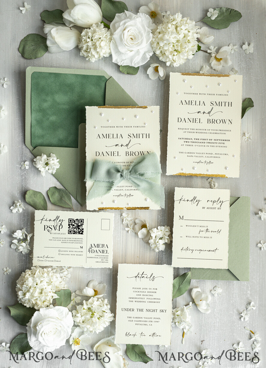 HOCHZEITS EINLADUNGEN moderne Kalligraphie / feine Kunst Luxus Fine Art Hochzeitskarten mit Goldfolie, Deckled Rändern, RSVP QR-Code, Seidenband, maßgeschneiderte elegante Hochzeitsmappe