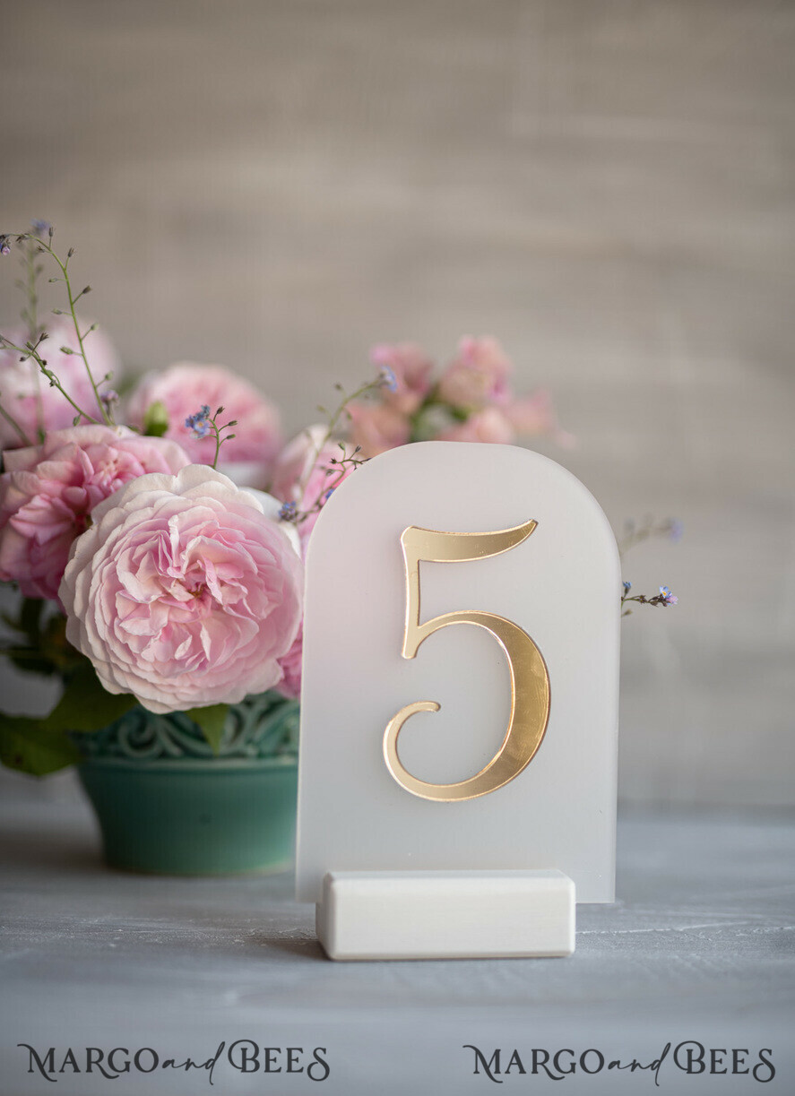 TABLE DECOR SIGNS Acrylic table decor Numbers Acrylic Arch Frozen Table Numbers, Arch Acrylic and gold Sign, Gold Plexi Table Numbers, Luxury Wedding Table Decor, Wedding Signage Golden mirror table numbers