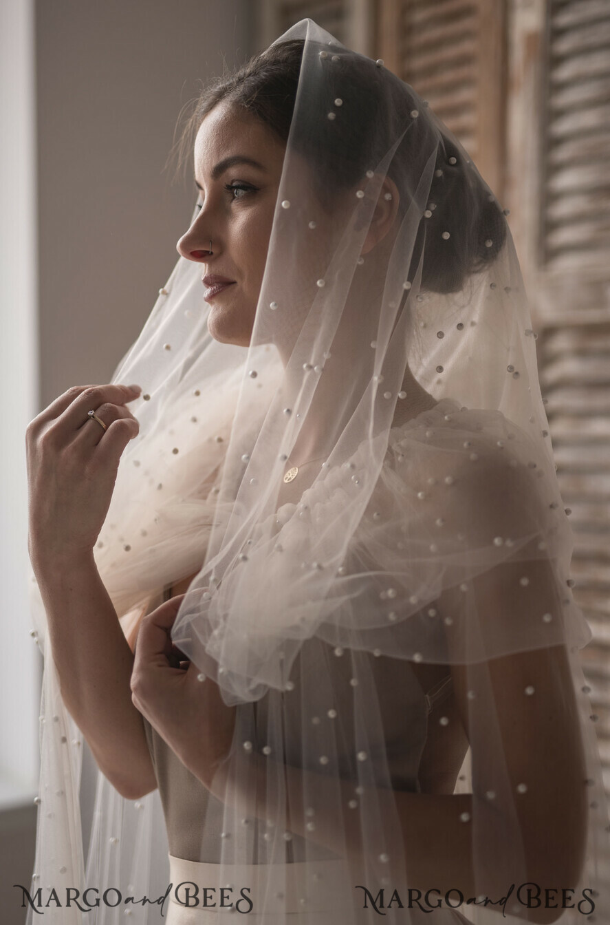 BRAUT Bolero, Kleider, Strumpfband HOCHZEITSBOLERO & SCHULTERDECKEN Bolero oder Jacke für die Braut, eleganter Hochzeitsbolero, Tüllüberwurf mit Perlen, Hochzeitsponcho