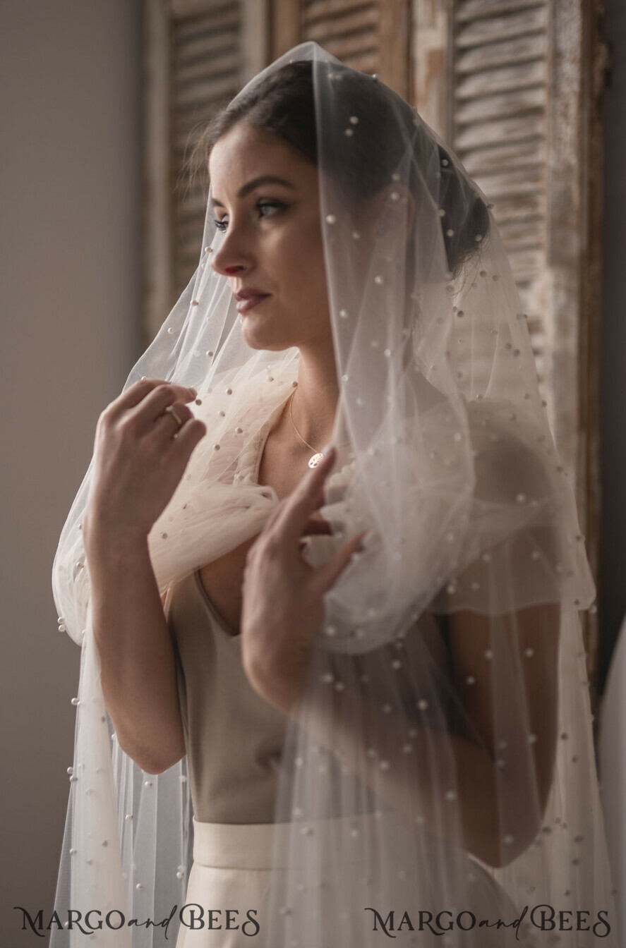 BRAUT Bolero, Kleider, Strumpfband HOCHZEITSBOLERO & SCHULTERDECKEN Bolero oder Jacke für die Braut, eleganter Hochzeitsbolero, Tüllüberwurf mit Perlen, Hochzeitsponcho