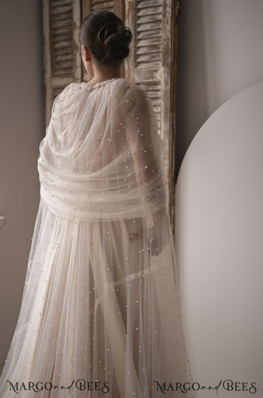 BRAUT Bolero, Kleider, Strumpfband HOCHZEITSBOLERO & SCHULTERDECKEN Bolero oder Jacke für die Braut, eleganter Hochzeitsbolero, Tüllüberwurf mit Perlen, Hochzeitsponcho