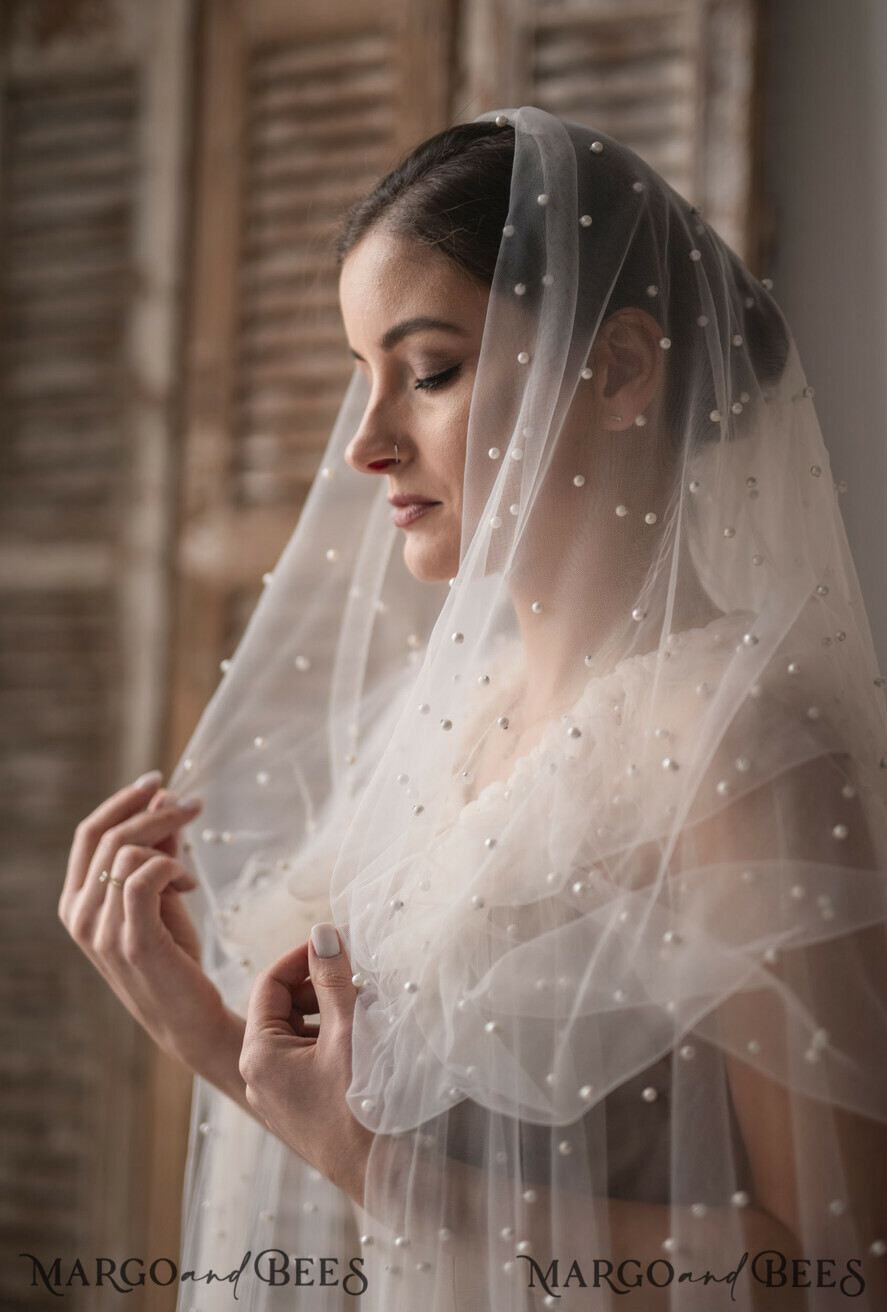 BRAUT Bolero, Kleider, Strumpfband HOCHZEITSBOLERO & SCHULTERDECKEN Bolero oder Jacke für die Braut, eleganter Hochzeitsbolero, Tüllüberwurf mit Perlen, Hochzeitsponcho