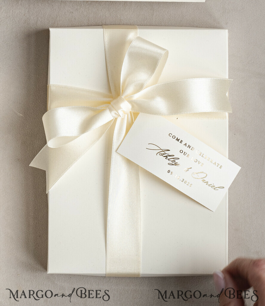 WEDDING INVITATIONS Invitations for VIP/ boxed Invites for Parents Natural Dried Flowers Wedding Invitations in velvet box, Plexi Glamour Boxed Wedding Invitation Suite Luxury, Romantic Velvet Wedding Cards, Bespoke Golden Invites