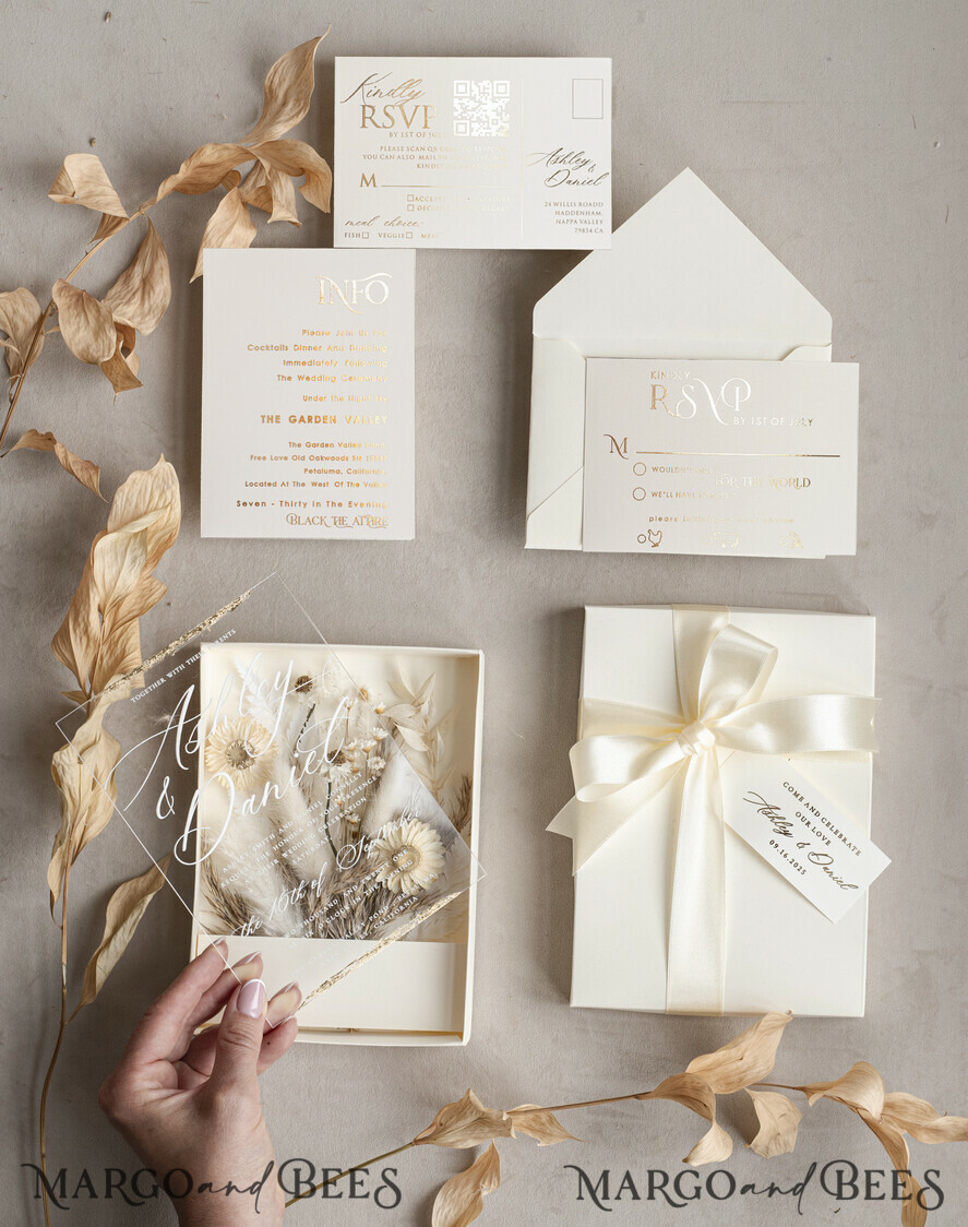 WEDDING INVITATIONS Invitations for VIP/ boxed Invites for Parents Natural Dried Flowers Wedding Invitations in velvet box, Plexi Glamour Boxed Wedding Invitation Suite Luxury, Romantic Velvet Wedding Cards, Bespoke Golden Invites