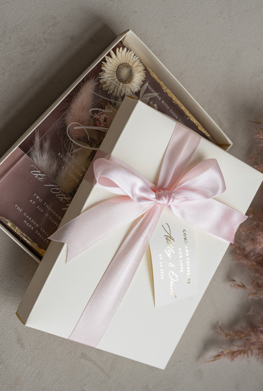 HOCHZEITS EINLADUNGEN Einladungen für VIP/ Boxeinladungen für Eltern Natürliche getrocknete Blumen Hochzeitskarten in Samtbox, Plexi Glamour Box Hochzeits-Einladungssuite Luxus, romantische Samt-Hochzeitseinladungen, maßgeschneiderte goldene Einladungen.