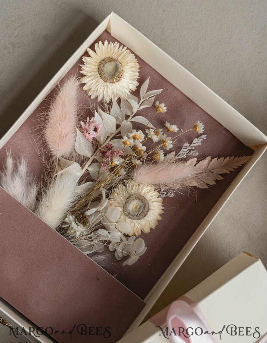 HOCHZEITS EINLADUNGEN Einladungen für VIP/ Boxeinladungen für Eltern Natürliche getrocknete Blumen Hochzeitskarten in Samtbox, Plexi Glamour Box Hochzeits-Einladungssuite Luxus, romantische Samt-Hochzeitseinladungen, maßgeschneiderte goldene Einladungen.