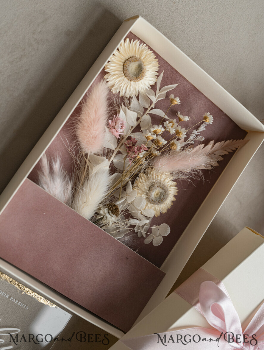 HOCHZEITS EINLADUNGEN Einladungen für VIP/ Boxeinladungen für Eltern Natürliche getrocknete Blumen Hochzeitskarten in Samtbox, Plexi Glamour Box Hochzeits-Einladungssuite Luxus, romantische Samt-Hochzeitseinladungen, maßgeschneiderte goldene Einladungen.