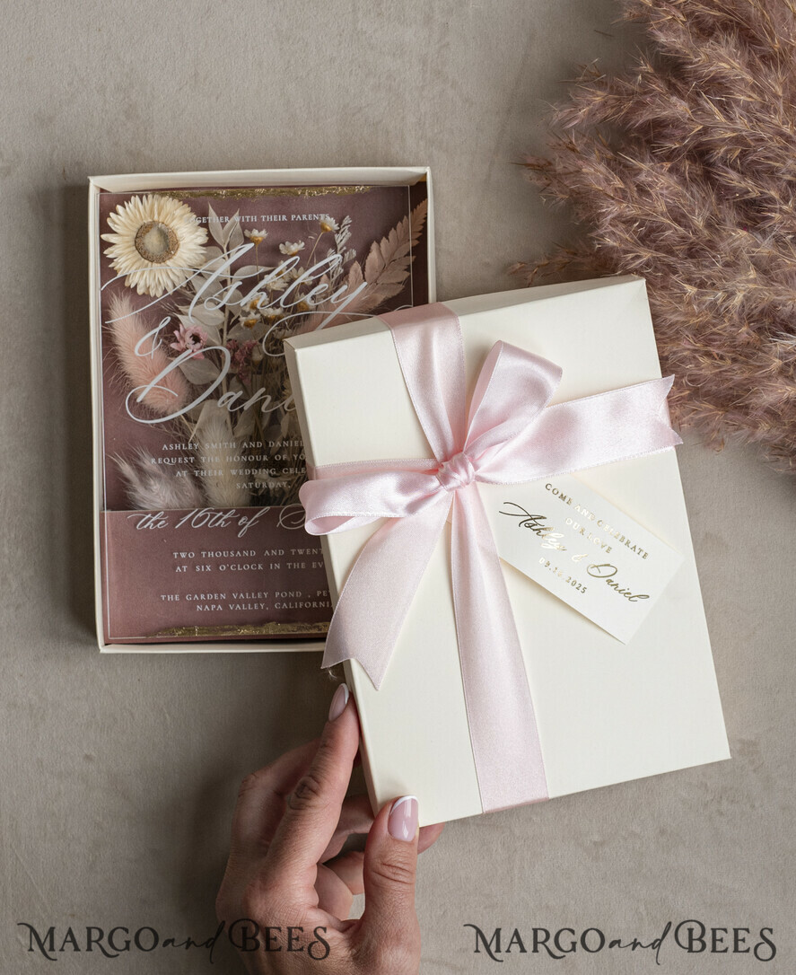 HOCHZEITS EINLADUNGEN Einladungen für VIP/ Boxeinladungen für Eltern Natürliche getrocknete Blumen Hochzeitskarten in Samtbox, Plexi Glamour Box Hochzeits-Einladungssuite Luxus, romantische Samt-Hochzeitseinladungen, maßgeschneiderte goldene Einladungen.