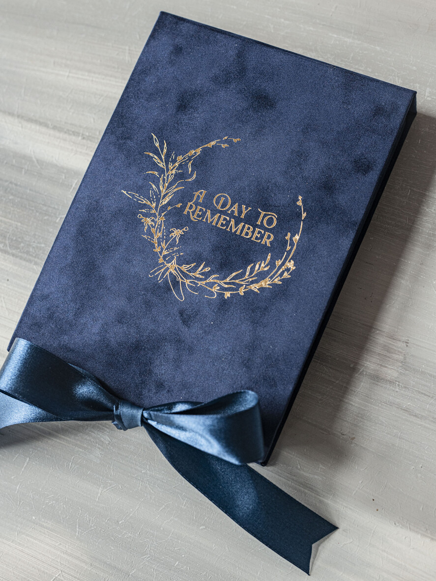 WEDDING INVITATIONS Invitations for VIP/ boxed Invites for Parents Vip Navy Blue Gold Foil Wedding Invitations in velvet box, Plexi Glamour Wedding Invitation Suite Luxury Box, Romantic Velvet Wedding Cards, Bespoke Golden Invites