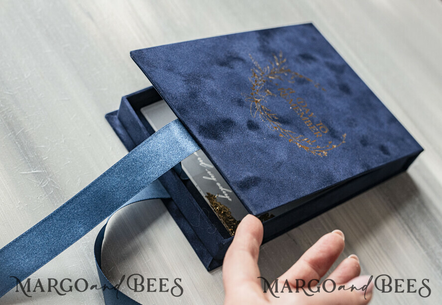 WEDDING INVITATIONS Invitations for VIP/ boxed Invites for Parents Vip Navy Blue Gold Foil Wedding Invitations in velvet box, Plexi Glamour Wedding Invitation Suite Luxury Box, Romantic Velvet Wedding Cards, Bespoke Golden Invites