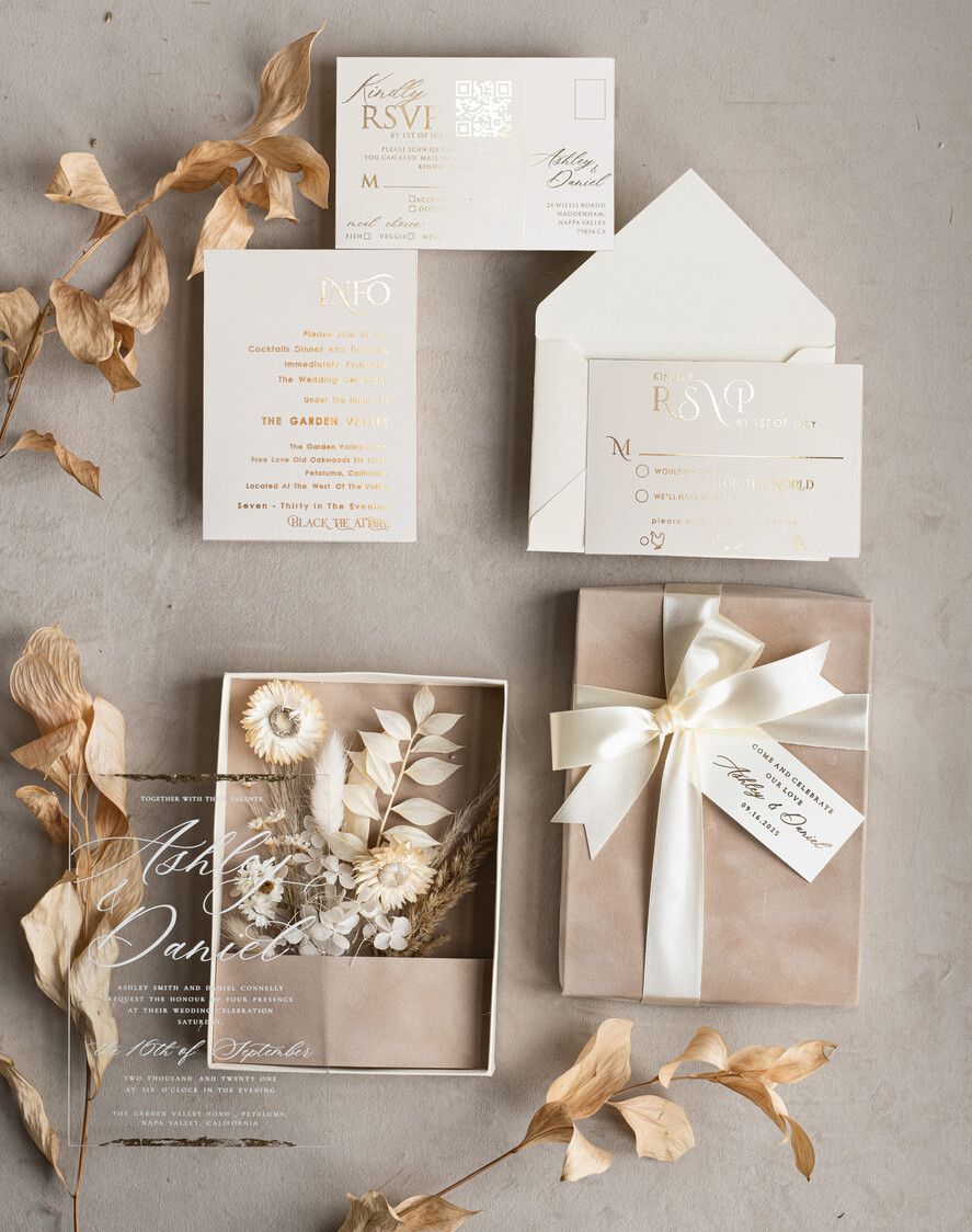 WEDDING INVITATIONS Invitations for VIP/ boxed Invites for Parents Natural Dried Flowers Wedding Invitations in velvet box, Plexi Glamour Boxed Wedding Invitation Suite Luxury, Romantic Velvet Wedding Cards, Bespoke Golden Invites