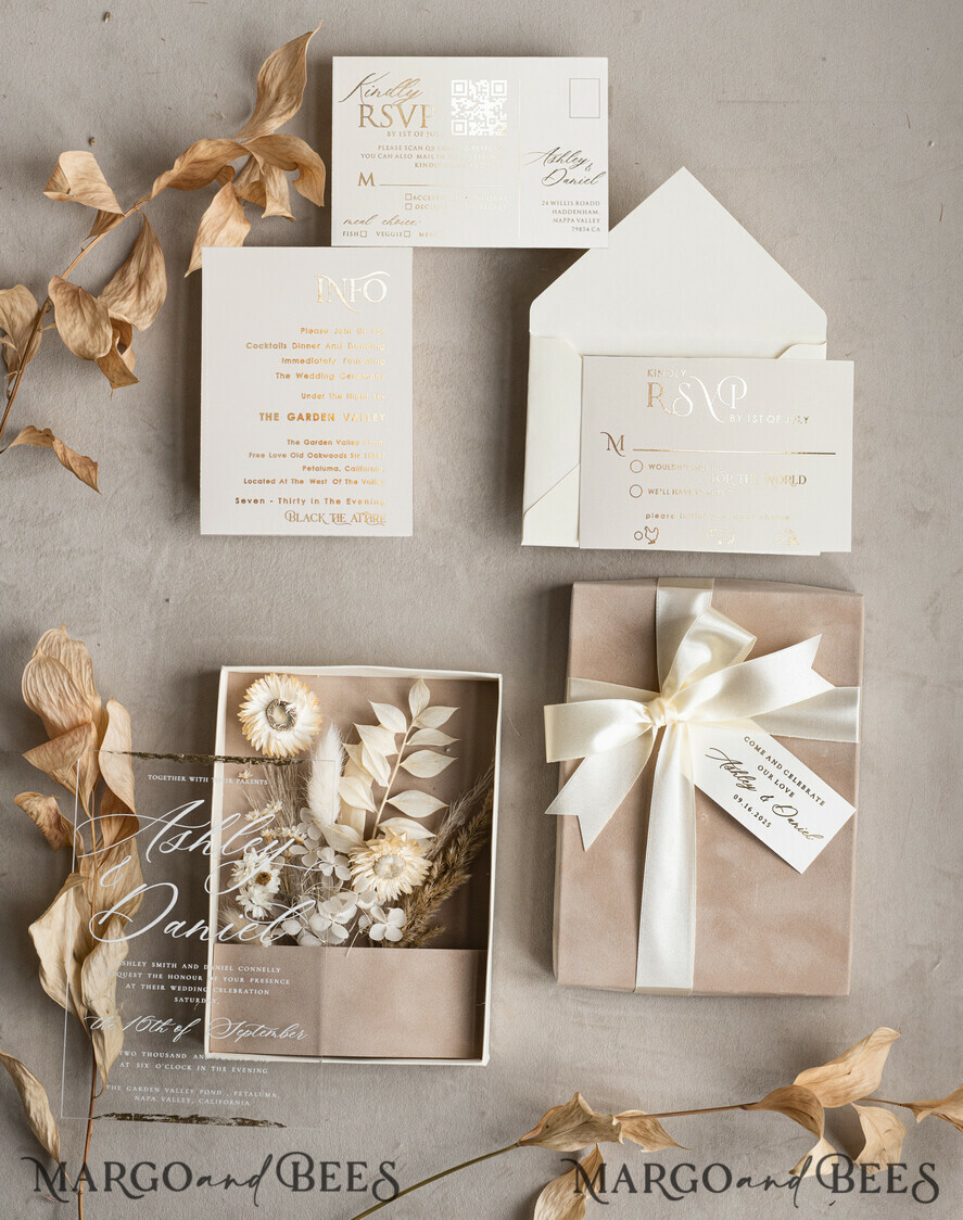 WEDDING INVITATIONS Invitations for VIP/ boxed Invites for Parents Natural Dried Flowers Wedding Invitations in velvet box, Plexi Glamour Boxed Wedding Invitation Suite Luxury, Romantic Velvet Wedding Cards, Bespoke Golden Invites