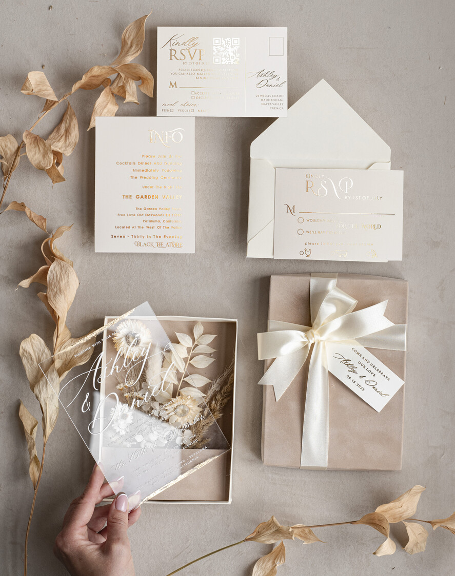 WEDDING INVITATIONS Invitations for VIP/ boxed Invites for Parents Natural Dried Flowers Wedding Invitations in velvet box, Plexi Glamour Boxed Wedding Invitation Suite Luxury, Romantic Velvet Wedding Cards, Bespoke Golden Invites