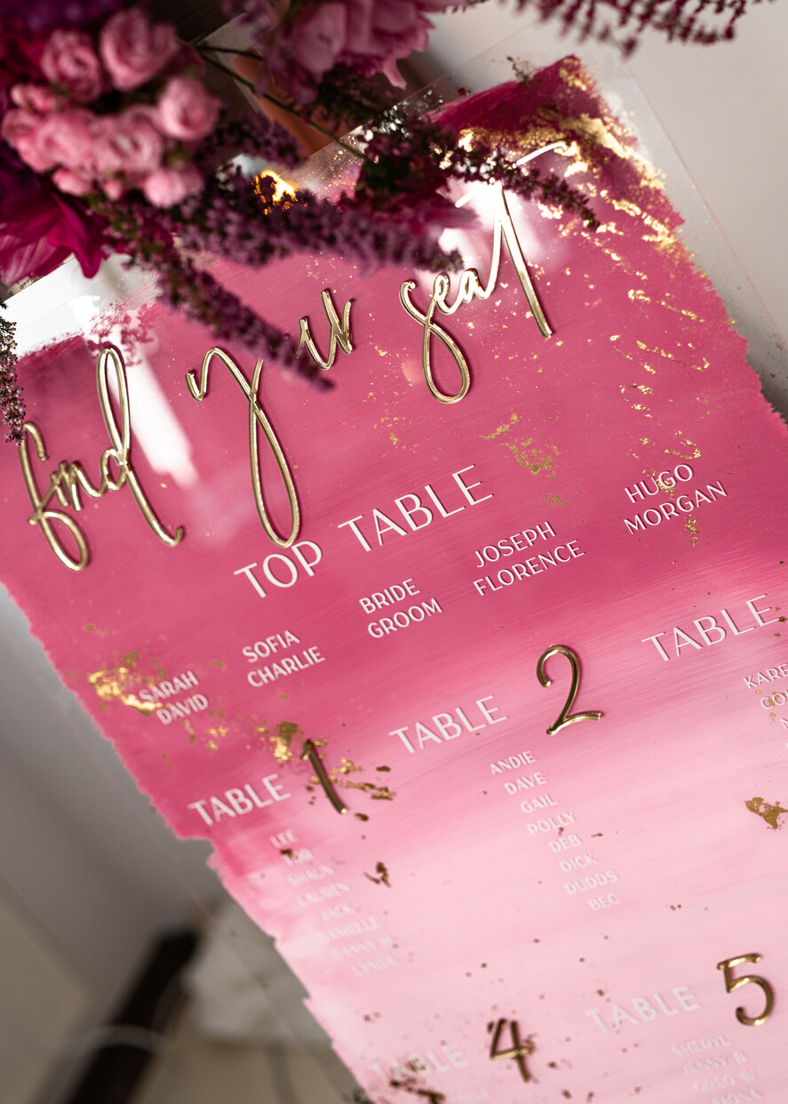 TABLE PLANS AND WEDDING WELCOME SIGNS plexi gold / velvet Acrylic Mauve Wedding Welcome Sign Painted Dusty Rose Acrylic gold Wedding Welcome Sign, Ombre Blush Pink Gold Plexi Wedding Welcome Sign, Pale Pink Golden Luxury Wedding Wedding Welcome Sign , Earthy Wedding Signage Golden mirror Wedding Welcome Sign