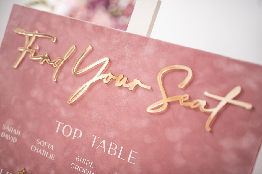 TABLE PLANS AND WEDDING WELCOME SIGNS plexi gold / velvet blush pink velvet and Gold Modern velvet Seating Chart, 3d Elegant Find Your Seat - Seating Plan , Luxury Wedding Table Plan, Wedding Decoration with golden letters - Golden Reception Signage - Custom Ceremony Sign
