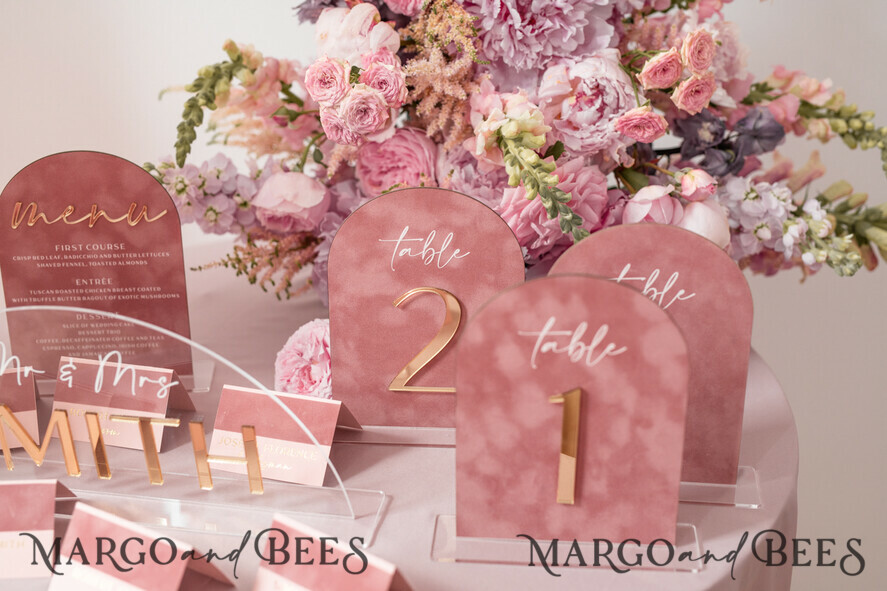 TABLE PLANS AND WEDDING WELCOME SIGNS plexi gold / velvet blush pink velvet and Gold Modern velvet Seating Chart, 3d Elegant Find Your Seat - Seating Plan , Luxury Wedding Table Plan, Wedding Decoration with golden letters - Golden Reception Signage - Custom Ceremony Sign