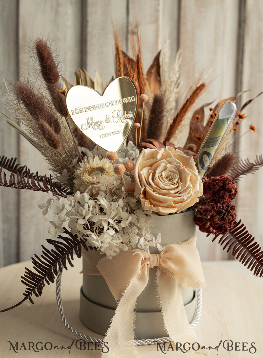 NEWLY WEDS COUPLE GIFTS Geldgeschenk zur Hochzeit Geschenkschachtel für Geld Geldgeschenk zur Hochzeit mit Strauß aus Trockenblumen personalisiert