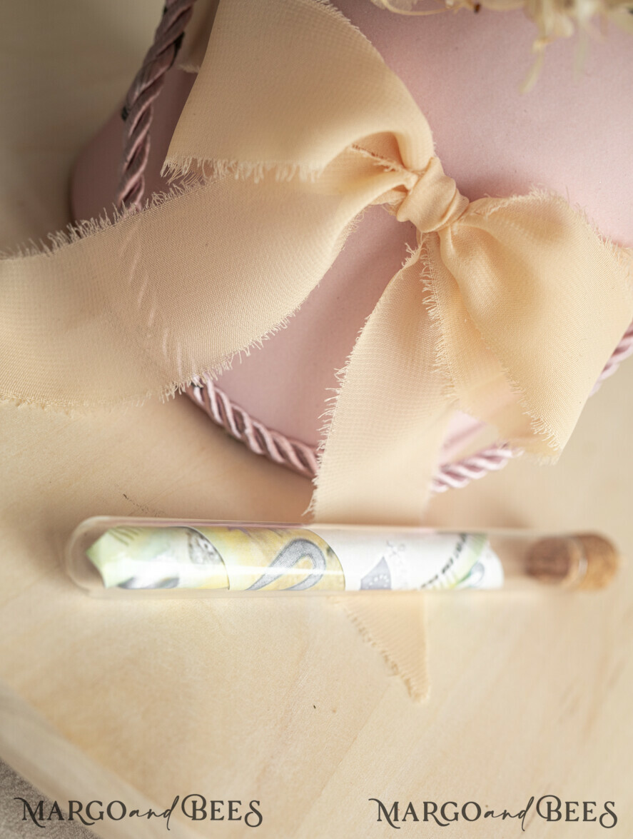 NEWLY WEDS COUPLE GIFTS Geldgeschenk zur Hochzeit Geschenkschachtel für Geld Geldgeschenk zur Hochzeit mit Strauß aus Trockenblumen personalisiert