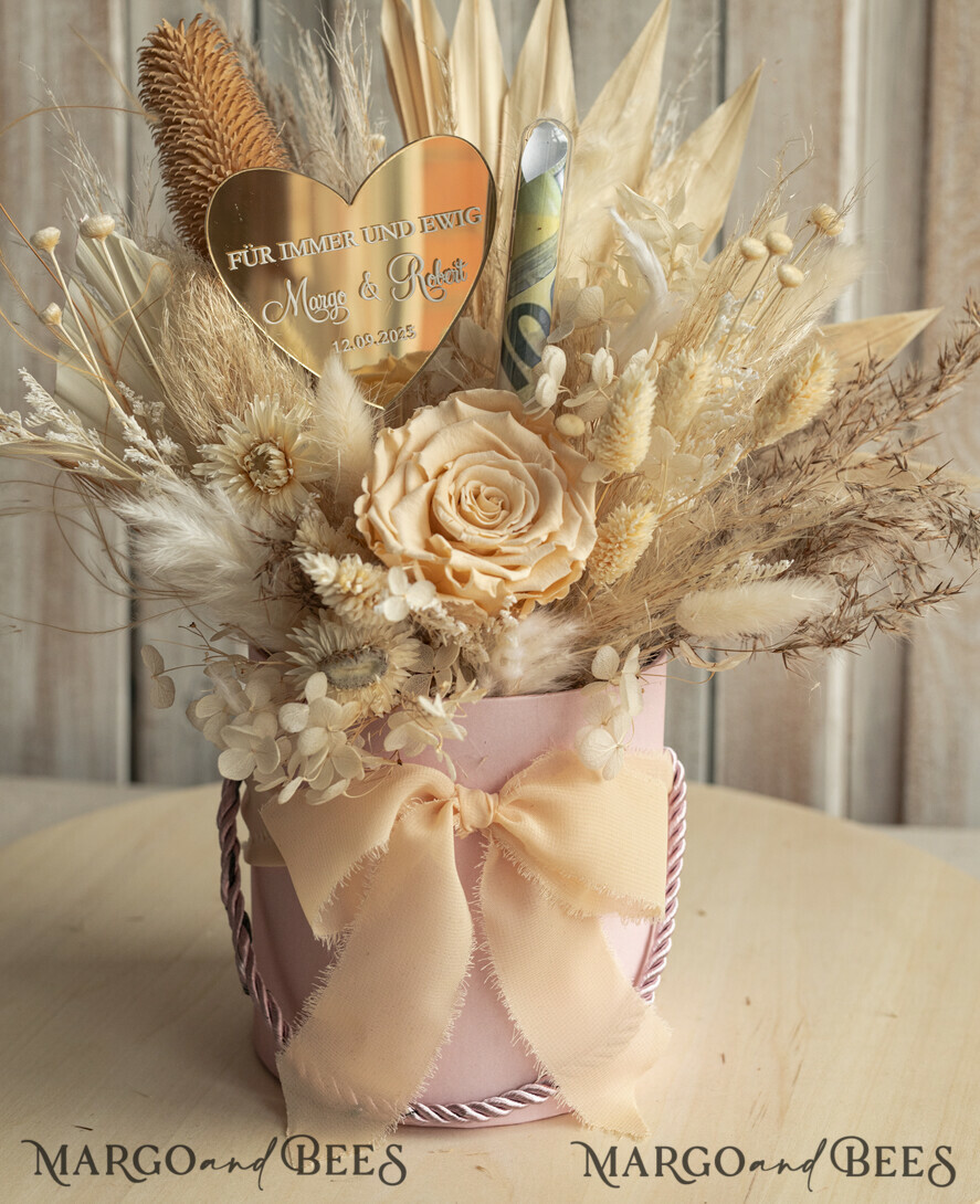NEWLY WEDS COUPLE GIFTS Geldgeschenk zur Hochzeit Geschenkschachtel für Geld Geldgeschenk zur Hochzeit mit Strauß aus Trockenblumen personalisiert