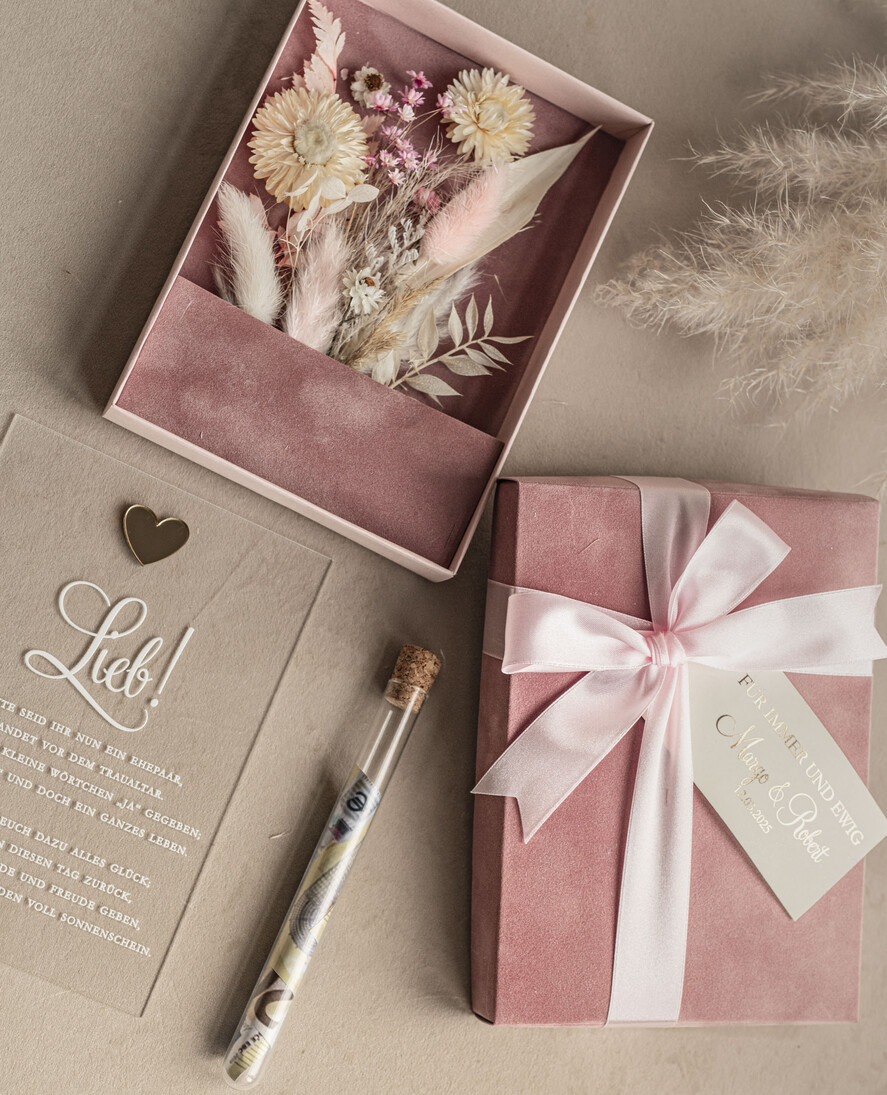 FRISCH VERHEIRATETES PAAR GESCHENKE Geldgeschenk zur Hochzeit Geschenkschachtel für Geld Geldgeschenk zur Hochzeit mit Strauß aus Trockenblumen personalisiert