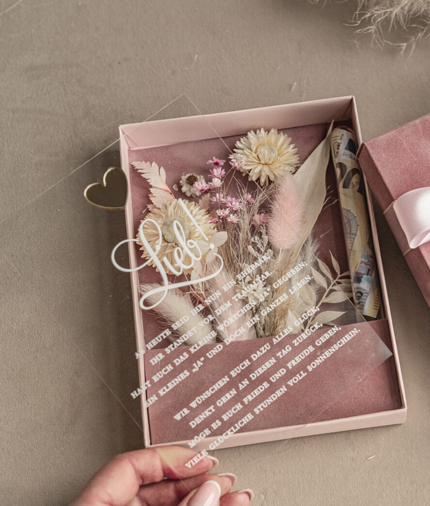 FRISCH VERHEIRATETES PAAR GESCHENKE Geldgeschenk zur Hochzeit Geschenkschachtel für Geld Geldgeschenk zur Hochzeit mit Strauß aus Trockenblumen personalisiert