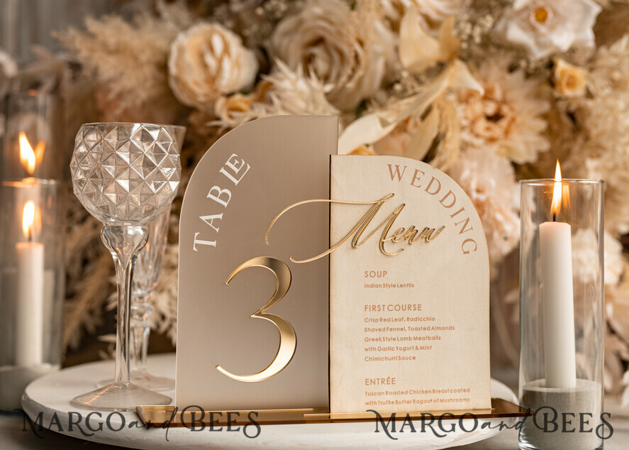 TISCHDEKORATIONSCHILDER Samt Tischnummern und Dekoration Acrylbogen Tischnummer & Dinner-Menü-Kombination, gefrorenes Elfenbein-Acryl-Gold-Schild, goldene gefrostete Plexi-Velours-Tischnummern & Menü-Kombination, luxuriöse Hochzeits-Tischdekoration, Hochzeitsbeschilderung goldene Spiegeltischnummern & Menü