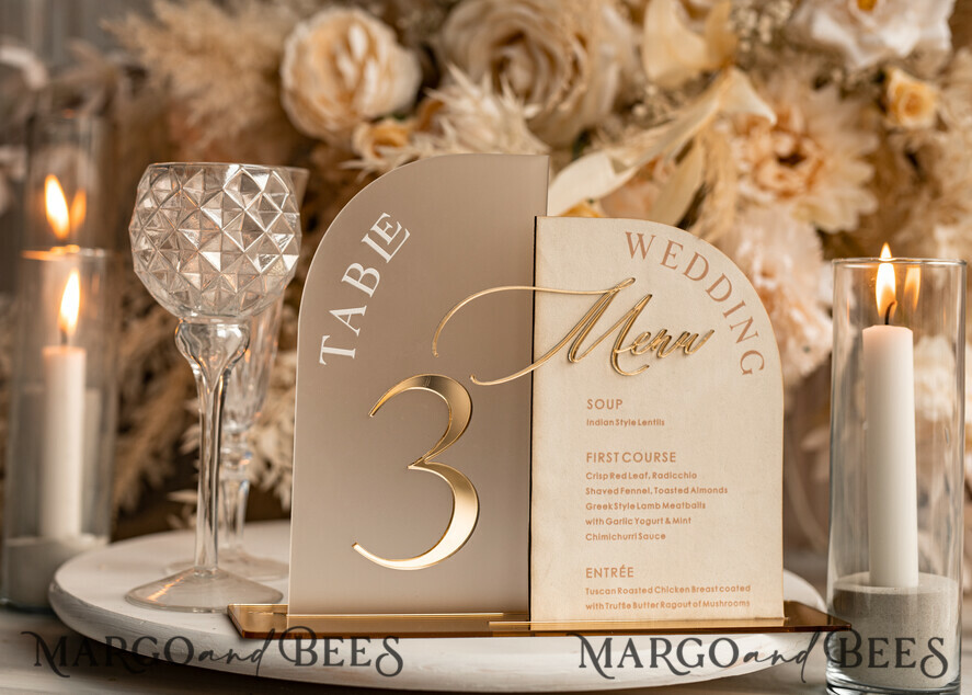 TISCHDEKORATIONSCHILDER Samt Tischnummern und Dekoration Acrylbogen Tischnummer & Dinner-Menü-Kombination, gefrorenes Elfenbein-Acryl-Gold-Schild, goldene gefrostete Plexi-Velours-Tischnummern & Menü-Kombination, luxuriöse Hochzeits-Tischdekoration, Hochzeitsbeschilderung goldene Spiegeltischnummern & Menü