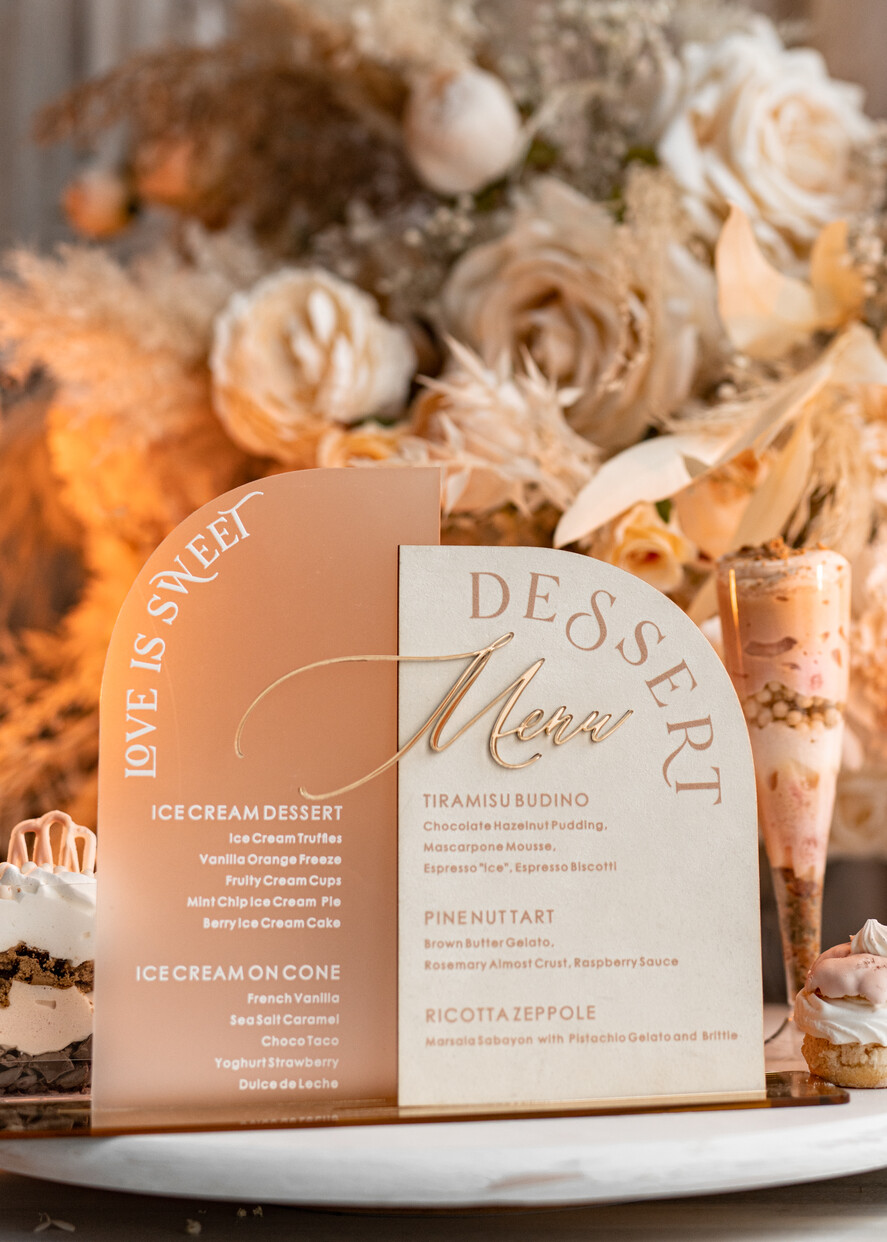TISCHDEKORATIONSCHILDER Samt Tischnummern und Dekoration Acrylbogen Dessertmenü, Elfenbein gefrorenes Acryl Gold Candy Bar Schild, Gold Plexi Tisch Dessertmenü Kombi Luxus Hochzeits Tisch Dekor, Hochzeitsbeschilderung Gold.