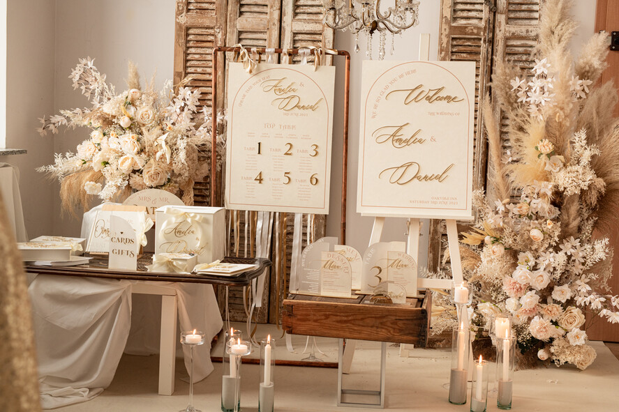 TISCHDEKORATIONSCHILDER Samt Tischnummern und Dekoration Acrylbogen Dessertmenü, Elfenbein gefrorenes Acryl Gold Candy Bar Schild, Gold Plexi Tisch Dessertmenü Kombi Luxus Hochzeits Tisch Dekor, Hochzeitsbeschilderung Gold.