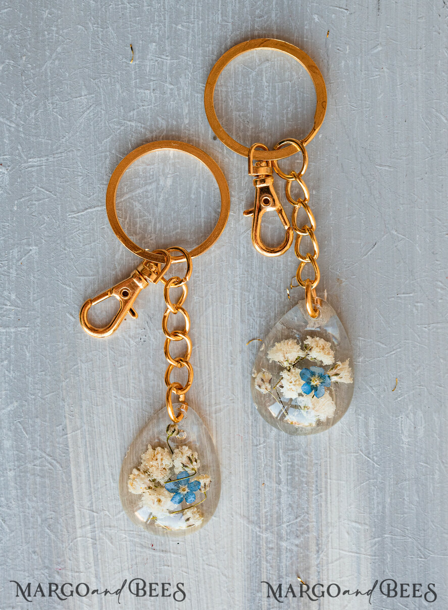 WEDDING FAVORS Resin Custom Resin Keychain Wedding Favors For Guests in bulk Custom Resin forget me not and baby breath flower Keychain, Golden personalised Thank you gifts Teardrop Keychain with Gold-Plated Stainless Steel Hardware