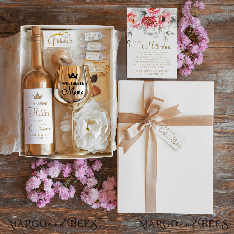 Geschenke zum Muttertag Geschenkset Entspannung Geschenkidee zum Muttertag: Goldenes Schnapsglas & Flaschenetikett – Geschenkset für Mama mit Glückwünschen