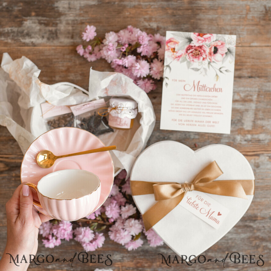 Geschenke zum Muttertag Muttertagsbox in Herzform Geschenkbox Herz für Mama mit Tasse, Kaffee, Tee, Schokolade, Rose & Grußkarte – stilvolles Muttertagsgeschenk, fertig verpackt und liebevoll gestaltet