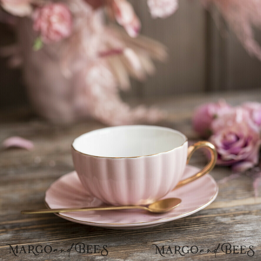 Geschenke zum Muttertag Muttertagsbox in Herzform Geschenkbox Herz für Mama mit Tasse, Kaffee, Tee, Schokolade, Rose & Grußkarte – stilvolles Muttertagsgeschenk, fertig verpackt und liebevoll gestaltet