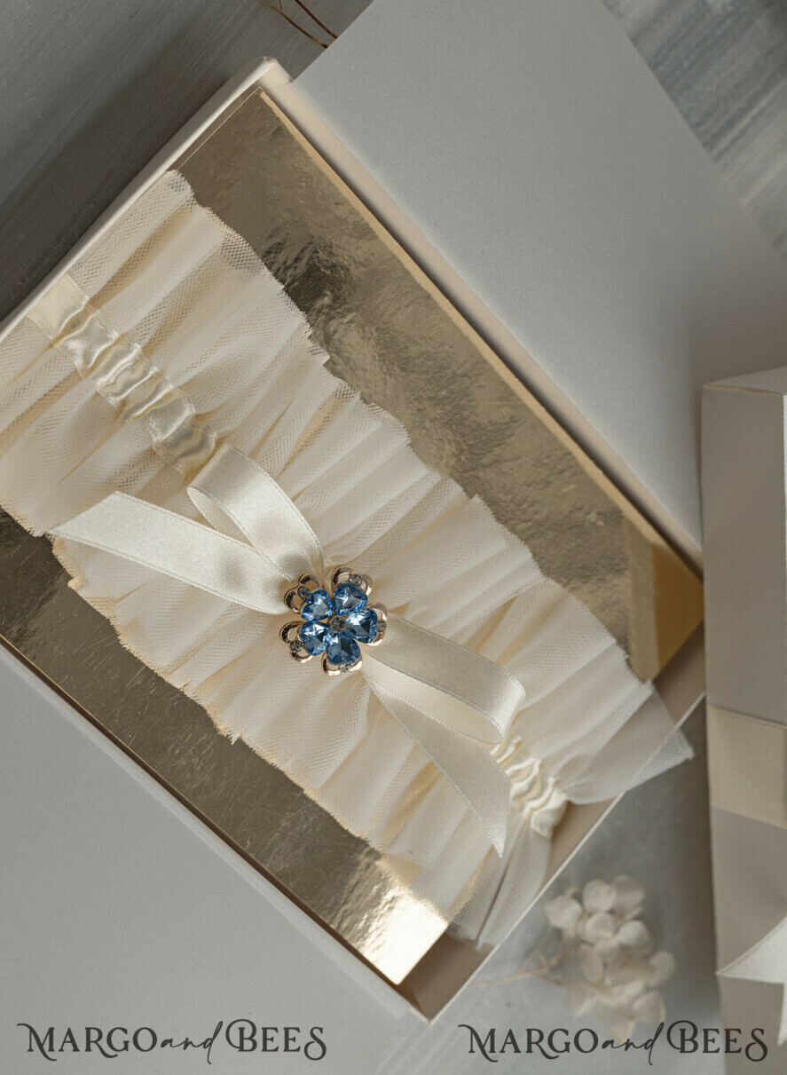 BRIDE bolero, robes, garter Geschenkidee für die Braut Strumpfband Elegantes Strumpfband für die Braut – Geschenkbox mit „Etwas Blauem“ und Grußkarte