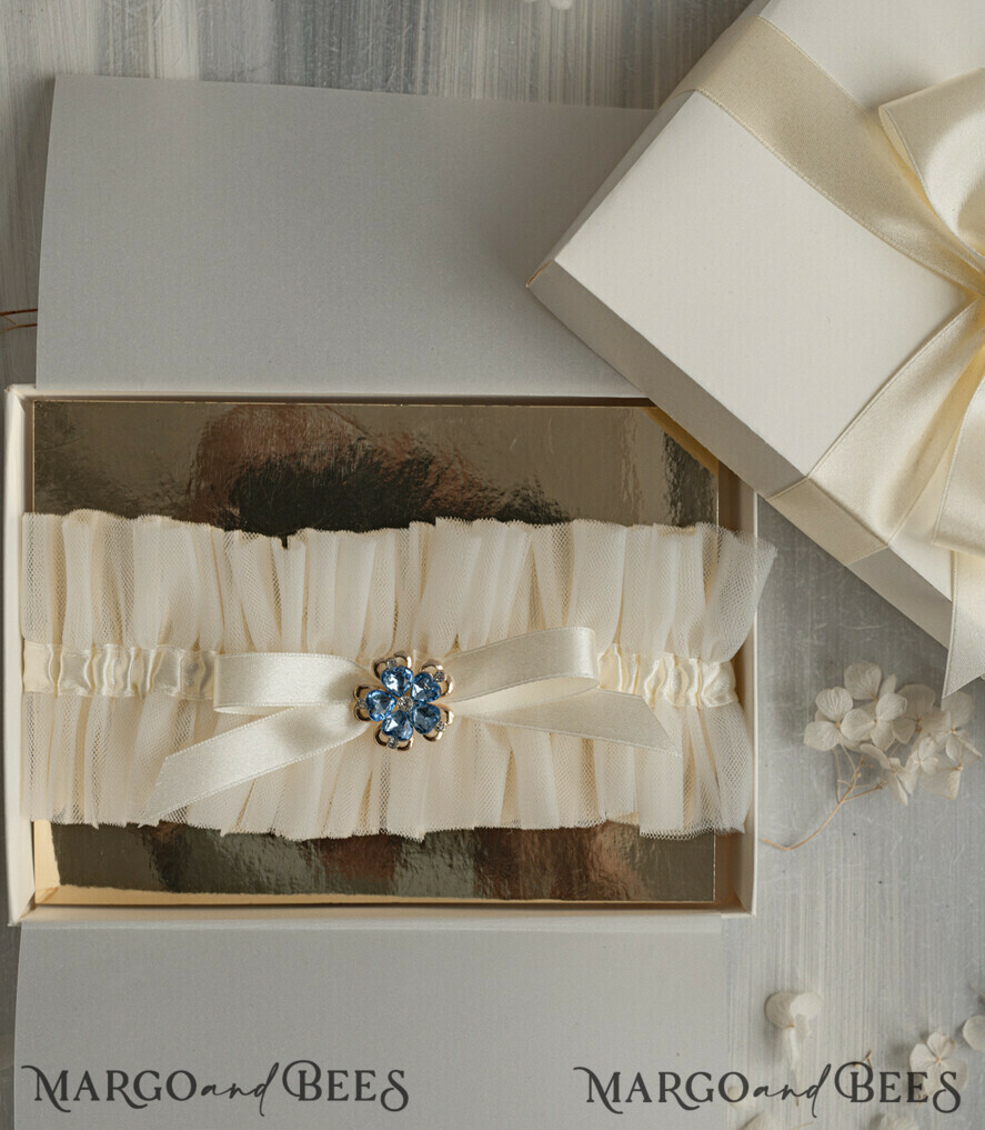 BRIDE bolero, robes, garter Geschenkidee für die Braut Strumpfband Elegantes Strumpfband für die Braut – Geschenkbox mit „Etwas Blauem“ und Grußkarte