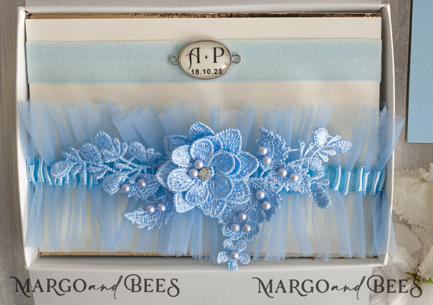 BRIDE bolero, robes, garter Geschenkidee für die Braut Strumpfband Strumpfband Etwas Blaues Geschenk für die Braut von der Trauzeugin JGA