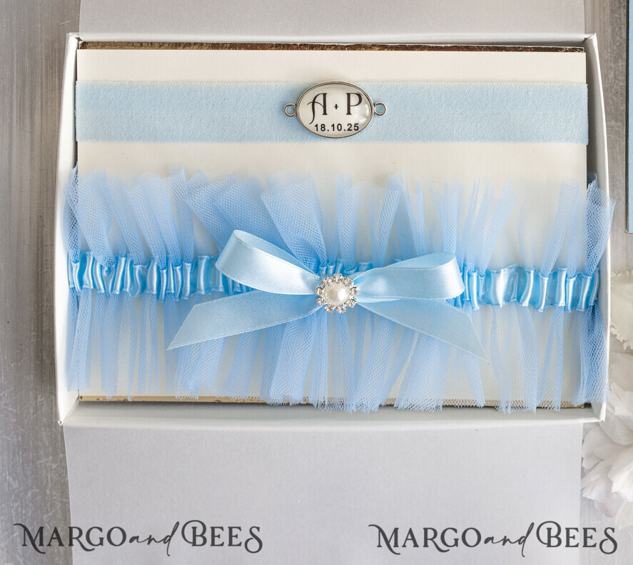 BRIDE bolero, robes, garter Geschenkidee für die Braut Strumpfband Strumpfband Etwas Blaues Geschenk für die Braut von der Trauzeugin JGA