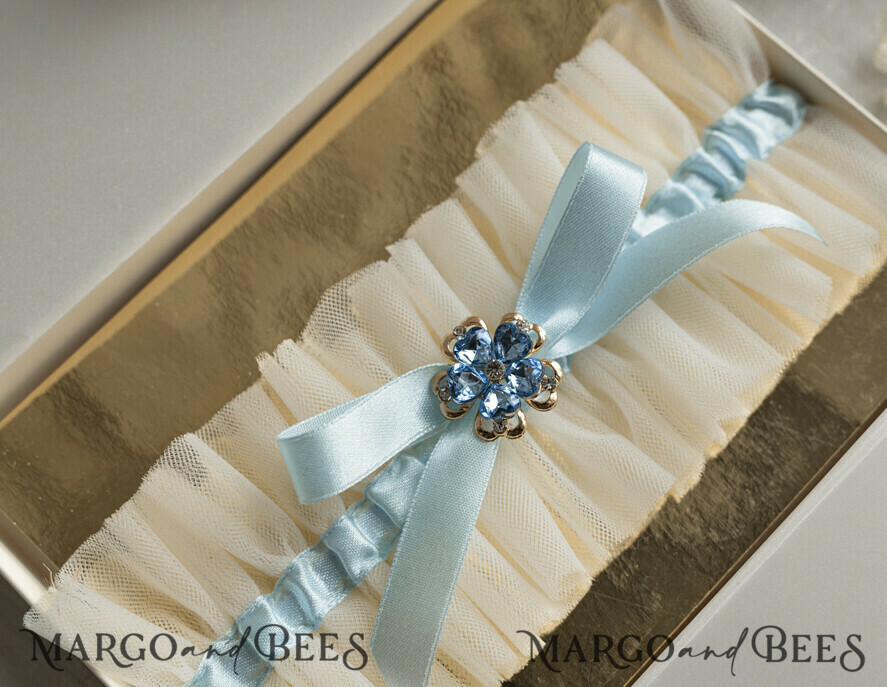 BRIDE bolero, robes, garter Geschenkidee für die Braut Strumpfband Elegantes Strumpfband für die Braut – Geschenkbox mit „Etwas Blauem“ und Grußkarte