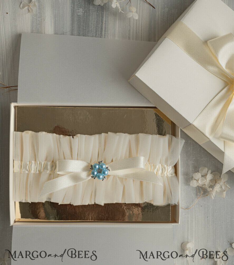 BRIDE bolero, robes, garter Geschenkidee für die Braut Strumpfband Elegantes Strumpfband für die Braut – Geschenkbox mit „Etwas Blauem“ und Grußkarte