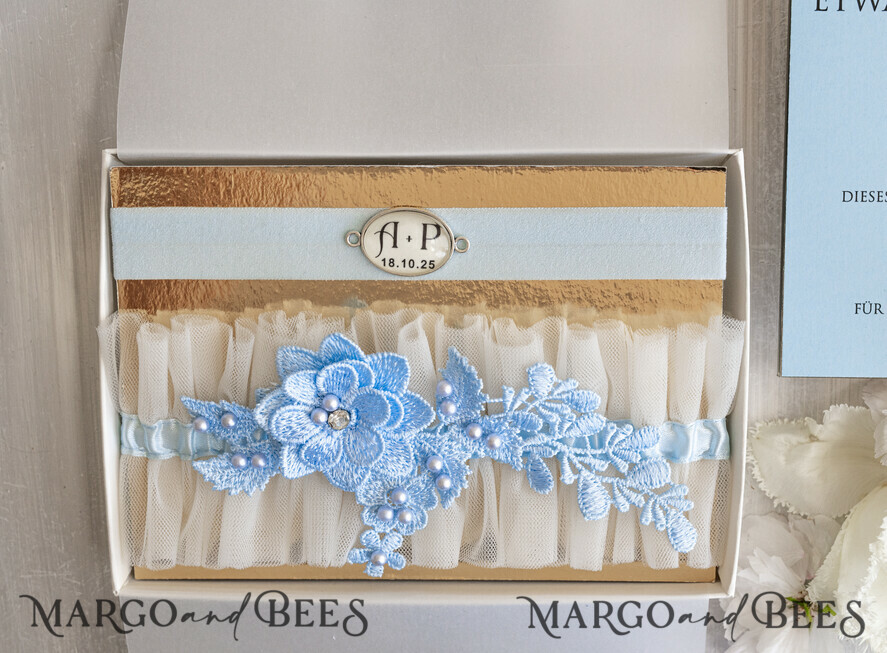 BRIDE bolero, robes, garter Geschenkidee für die Braut Strumpfband Strumpfband Etwas Blaues Geschenk für die Braut von der Trauzeugin JGA