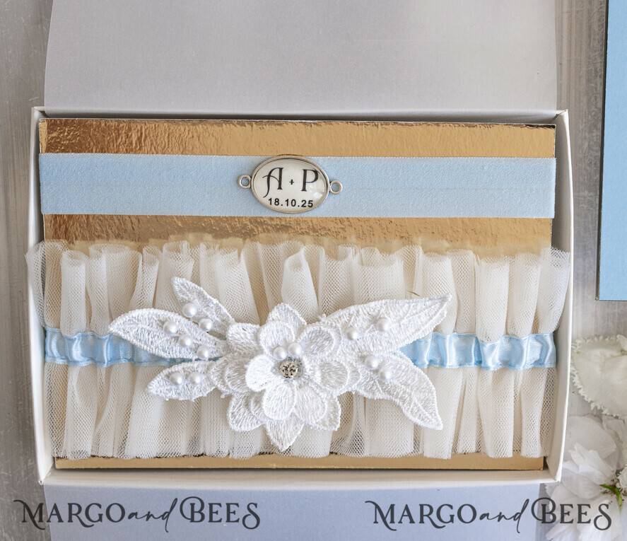BRIDE bolero, robes, garter Geschenkidee für die Braut Strumpfband Strumpfband Etwas Blaues Geschenk für die Braut von der Trauzeugin JGA