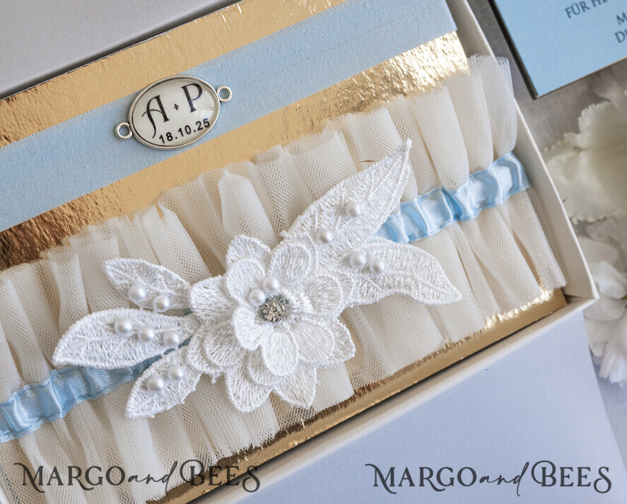 BRIDE bolero, robes, garter Geschenkidee für die Braut Strumpfband Strumpfband Etwas Blaues Geschenk für die Braut von der Trauzeugin JGA