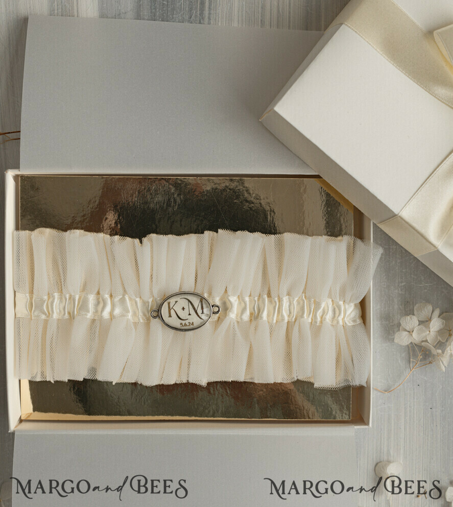 BRIDE bolero, robes, garter Geschenkidee für die Braut Strumpfband Strumpfband mit den Individualen des Brautpaares und dem Hochzeitsdatum in Geschenkbox – Überraschung vom Junggesellinnenabschied