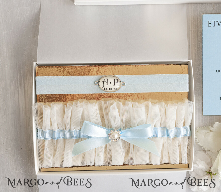 BRIDE bolero, robes, garter Geschenkidee für die Braut Strumpfband Strumpfband Etwas Blaues Geschenk für die Braut von der Trauzeugin JGA