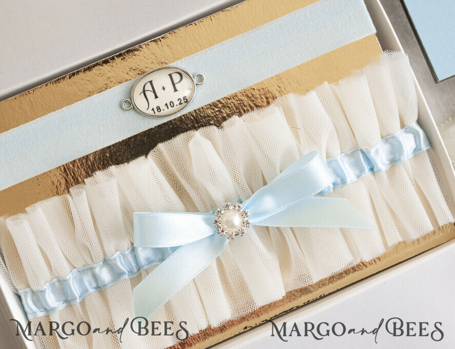 BRIDE bolero, robes, garter Geschenkidee für die Braut Strumpfband Strumpfband Etwas Blaues Geschenk für die Braut von der Trauzeugin JGA