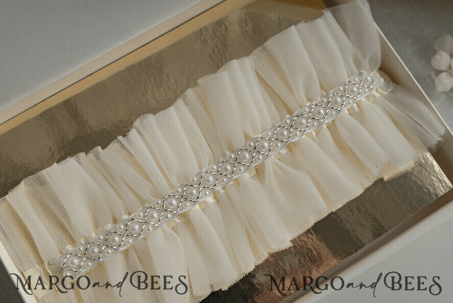BRIDE bolero, robes, garter Geschenkidee für die Braut Strumpfband Ecru Tüll-Strumpfband mit Perlen in Geschenkbox – Überraschung vom Junggesellinnenabschied